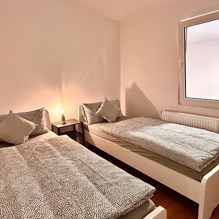 Perfekte 2 Fuer Monteure & Handwerker Mit Grossem Parkplatz & Wlan
